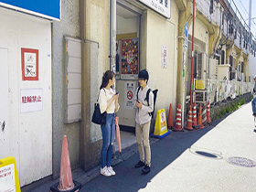 働く場所を選ばないノマドワーカーは、セックスも人を選ばない。 サンプル動画サムネイル